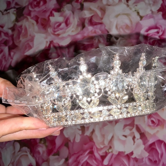 Rhinestone Crown Silver - Picture 3 of 5